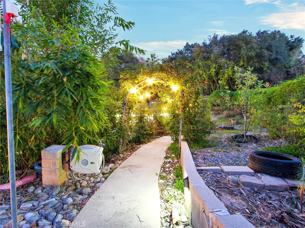 19519 Greenwillow, Rowland Heights, California 91748 home-pic-32